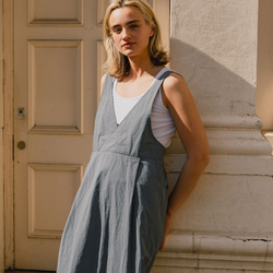 V領收腰吊帶裙 - 藍灰 第2張的照片