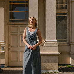 V領收腰吊帶裙 - 藍灰 第7張的照片