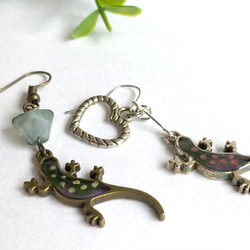 水玉模様トカゲの片耳ピアス トカゲの形をしたユニークなレジン