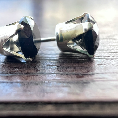 糸魚川翡翠 黒翡翠 真黒 ピアス ピアス(その他) オウクツ 糸魚川翡翠 黒翡翠 真黒 ピアス ピアス(その他) オウクツ