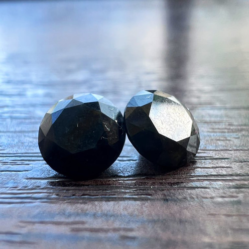糸魚川翡翠 黒翡翠 真黒 ピアス ピアス(その他) オウクツ 糸魚川翡翠 黒翡翠 真黒 ピアス ピアス(その他) オウクツ