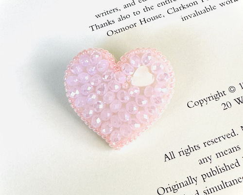 マザーオブパール ミニハートブローチ♡ピンク ビーズ刺繍