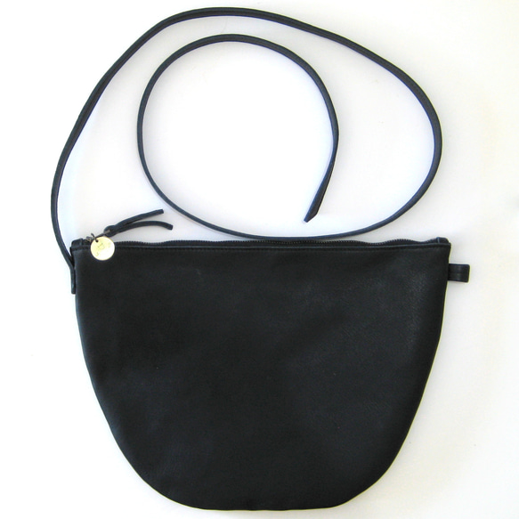 ハーフムーン ブラック　本革製　ミニショルダーバッグ 2枚目の画像