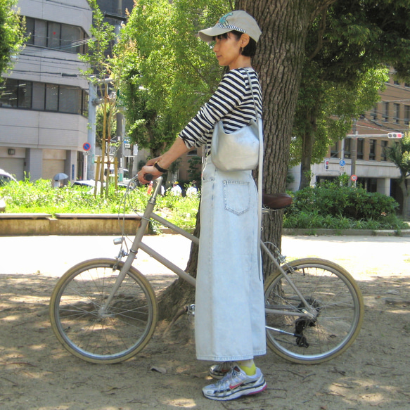 ハーフムーン ブラック　本革製　ミニショルダーバッグ 11枚目の画像