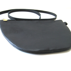 ハーフムーン ブラック　本革製　ミニショルダーバッグ 4枚目の画像