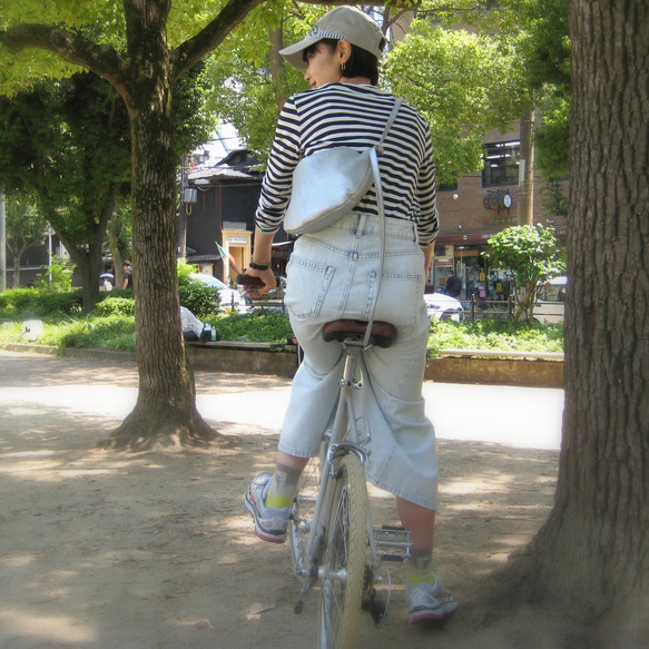 ハーフムーン ブラック　本革製　ミニショルダーバッグ 12枚目の画像