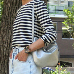 ハーフムーン ブラック　本革製　ミニショルダーバッグ 15枚目の画像