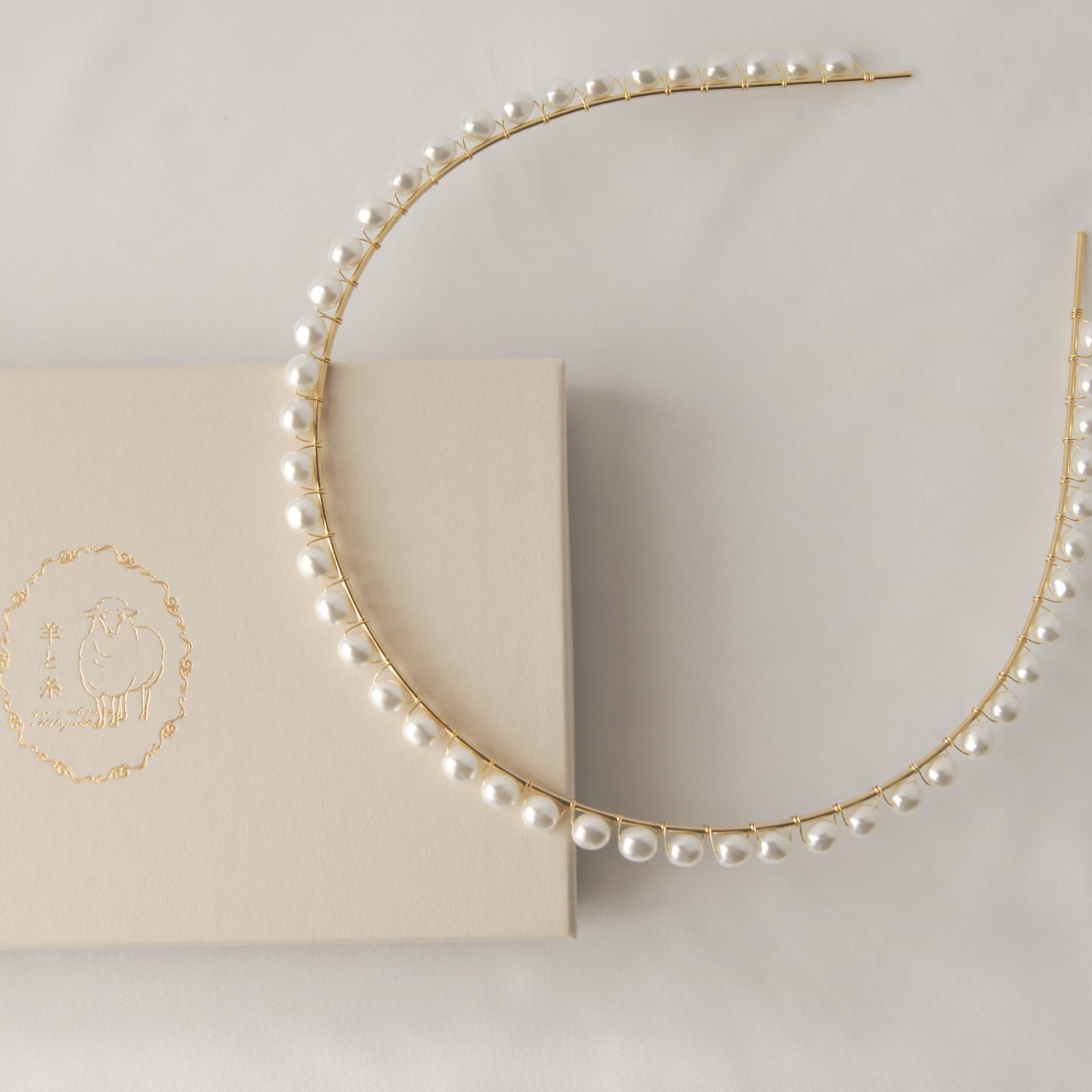 パールのカチューシャ　ヘッドドレス