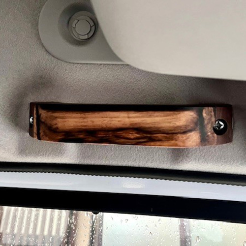 再入荷！木製アシストグリップ ジムニーやエブリィワゴン等に装着可