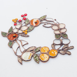 お花いっぱいステンドグラスの秋色リース 2枚目の画像