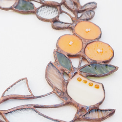 お花いっぱいステンドグラスの秋色リース 5枚目の画像