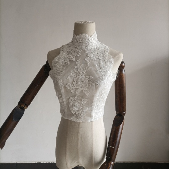 送料無料！美品！上品レース  なくるみボタン ハイネック　レースボレロ　トップス　ウエディングドレス