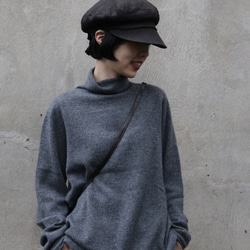 やわらかい繊維から生まれる最高の心地良さ　カシミヤ100％　ハイネック ニット　チャコールグレー　　231109-5 2枚目の画像