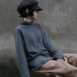 やわらかい繊維から生まれる最高の心地良さ　カシミヤ100％　ハイネック ニット　チャコールグレー　　231109-5 6枚目の画像