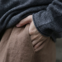 やわらかい繊維から生まれる最高の心地良さ　カシミヤ100％　ハイネック ニット　チャコールグレー　　231109-5 11枚目の画像