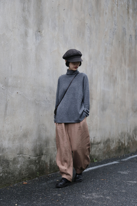 やわらかい繊維から生まれる最高の心地良さ　カシミヤ100％　ハイネック ニット　チャコールグレー　　231109-5 7枚目の画像