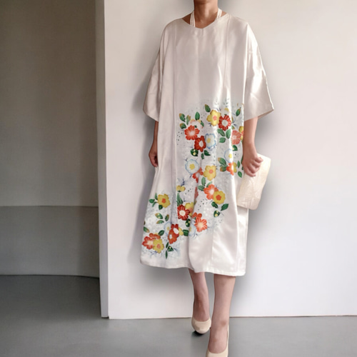 花柄の訪問着，着物リメイク，ワンピース – 上質正絹使用