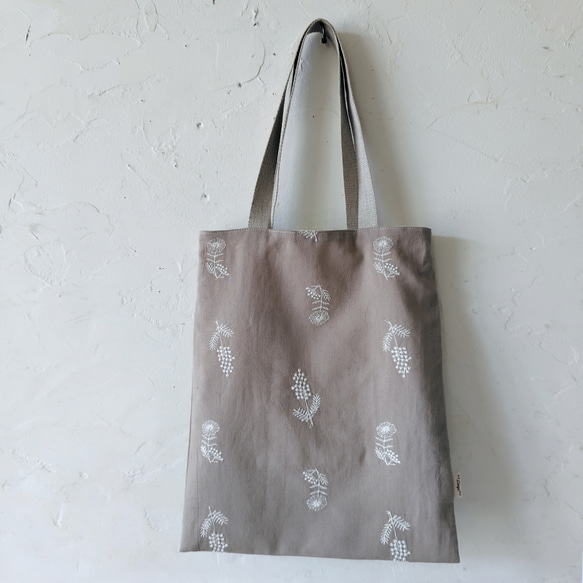 トートバッグ　dopタンバリン ブラック(刺繍グレー) tambourine TOTE BAG - minä perhonen