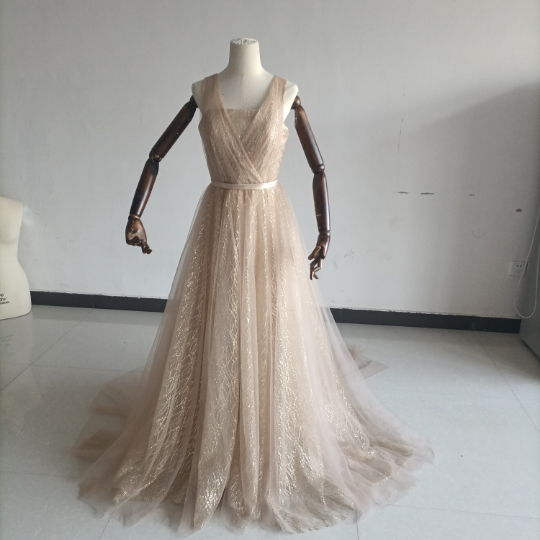 美品！シャンパン色 カラードレス キラキラグリッターチュール ファスナー 細見えシルエット 披露宴