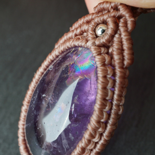 虹入りアメジストのマクラメネックレス - magic time -【一点物