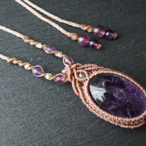 虹入りアメジストのマクラメネックレス - magic time -【一点物