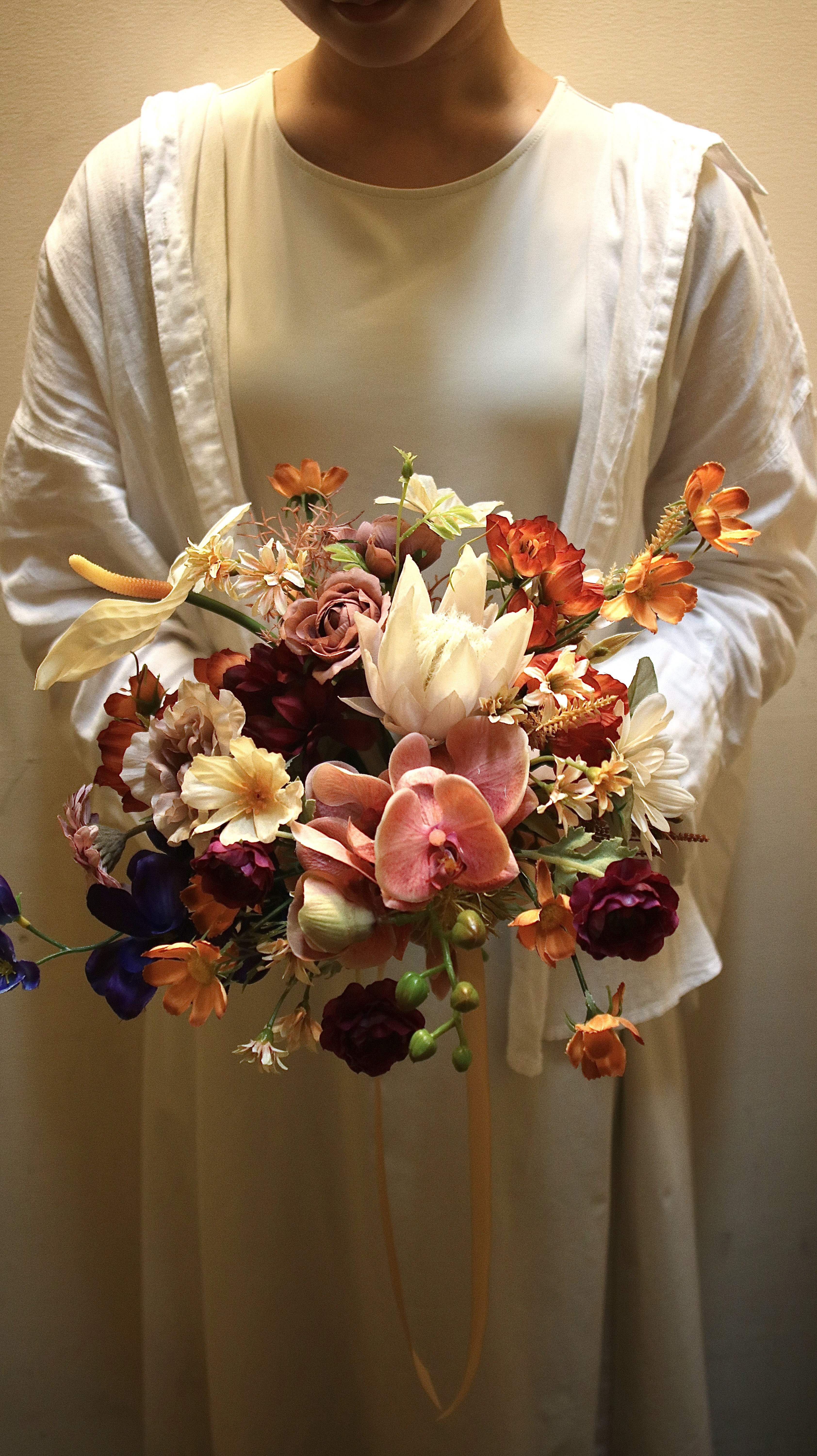 ♦︎送料無料♦︎ クラッチブーケ　造花　アーティフィシャルフラワー　ブートニア付き