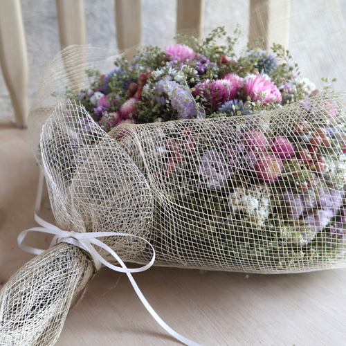 45cm) マメグンバイナズナと千日紅のお花畑スワッグ/ブーケ
