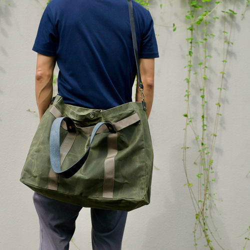 本革★オリーブグリーン トートバッグ 大容量オリーブグリーンの帆布×栃木レザー本革のビッグトート