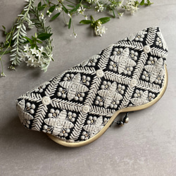 インド刺繍　ブラック　ハーリキン　 めがねケース がま口 　　 3枚目の画像