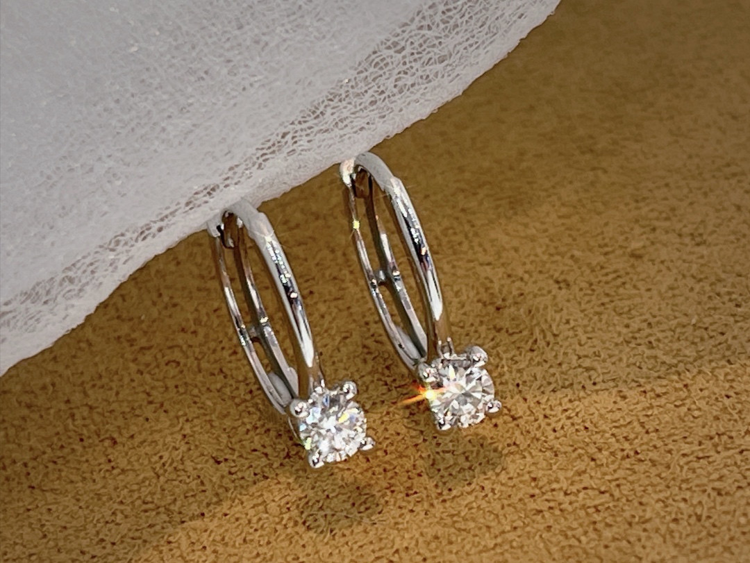 天然ダイヤモンドピアス0.24ct　k18