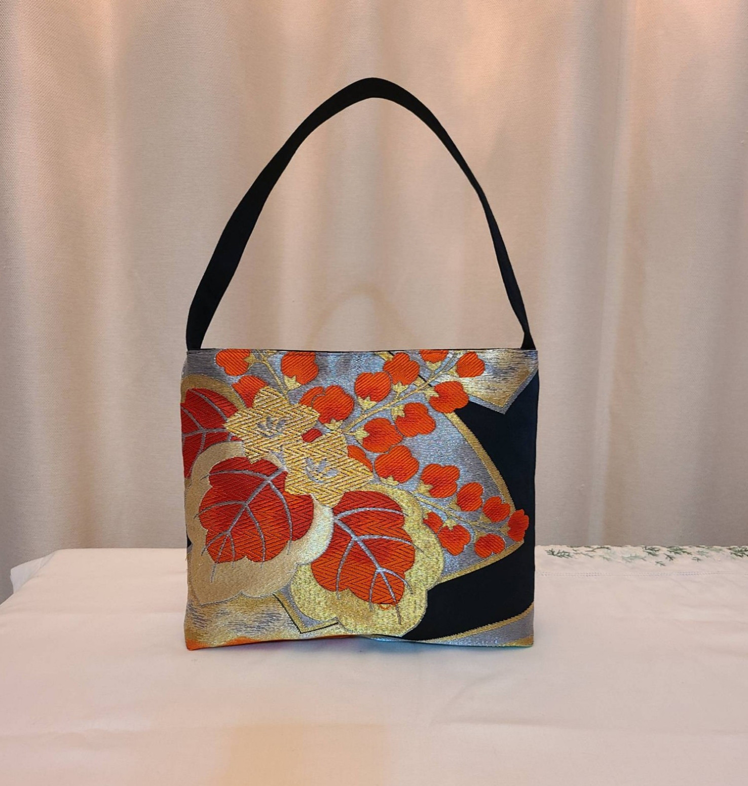 着物リメイク＊手作りおしゃれ日傘とお揃い巾着トート＊木綿 絞り花柄 高品質】 大島紬リメイク＊手作りおしゃれ日傘とお揃い巾着
