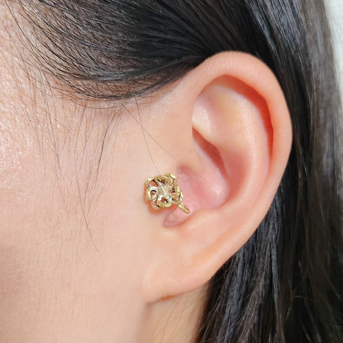 注文受付中♡1つ399円 トラガス イヤーカフ ☆受注生産☆トラガスのイヤーカフ(花 トラカフ) イヤーカフ 幽霊電車