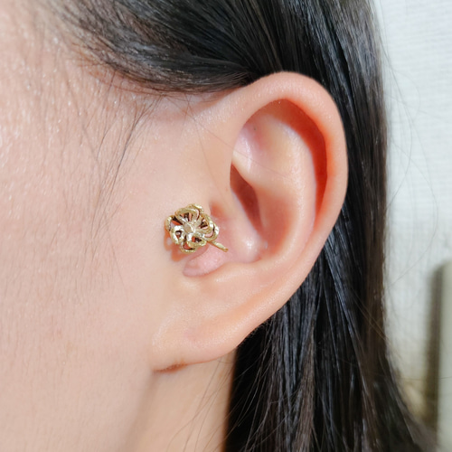 ☆受注生産☆トラガスのイヤーカフ(花 トラカフ) イヤーカフ 幽霊電車