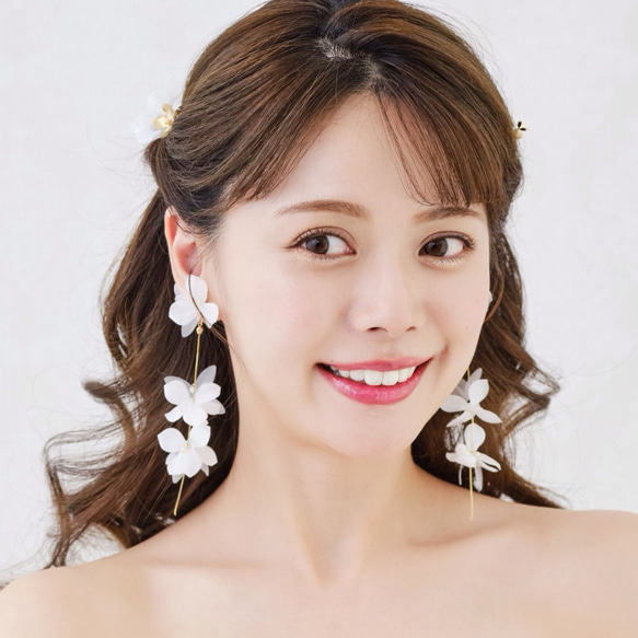 【SHASHI 】ブルームピアス 花 ウェディング ホワイト 白 b24cfe4444d00fc13d7fc993c0ba8b