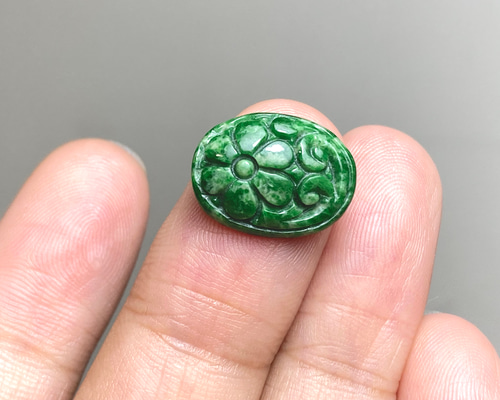 RS8-15 手彫り 花型 干青 ミャンマー産 黄緑 本翡翠 ルース 裸石 硬玉