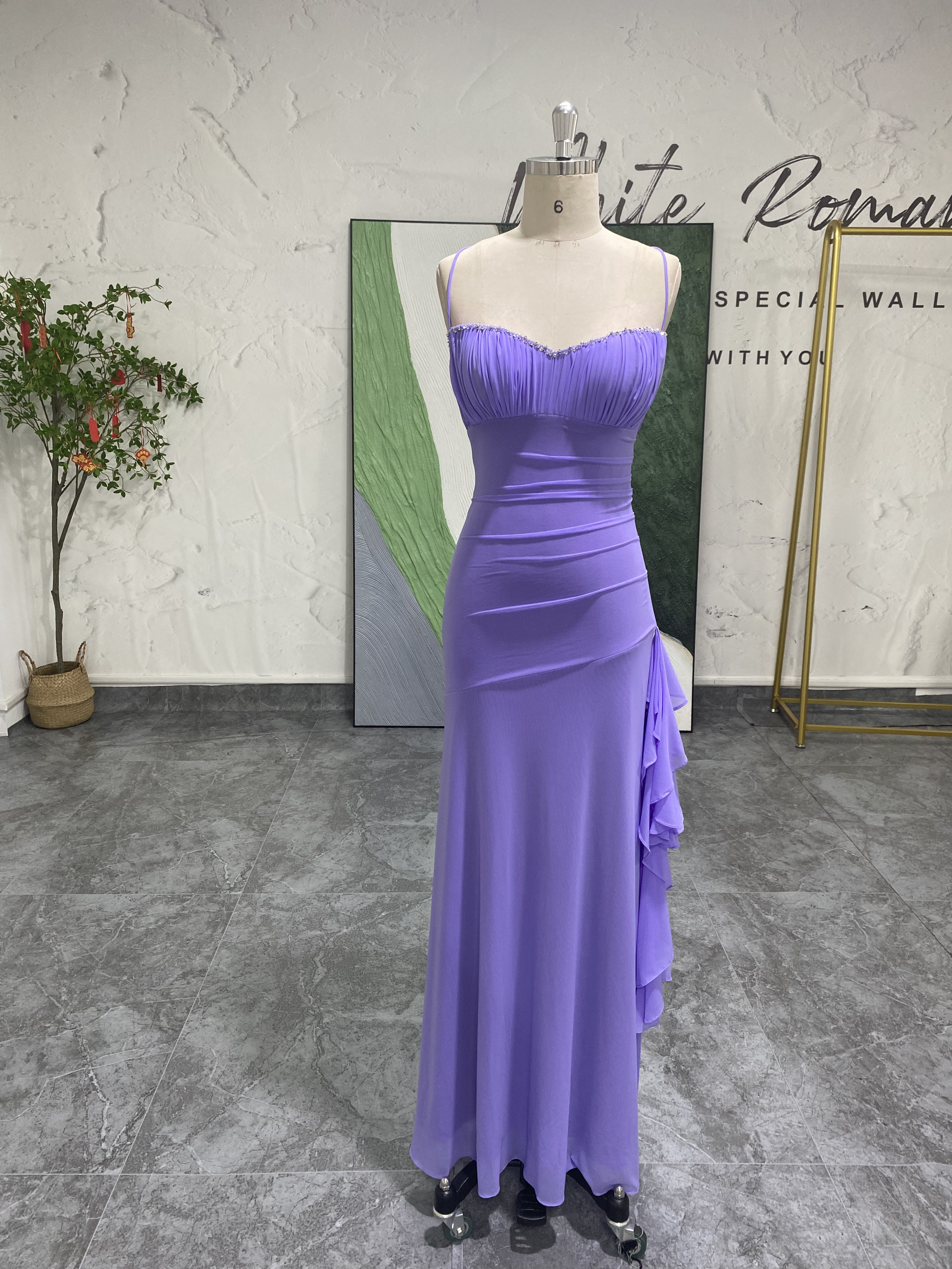 新作！見逃さないで！ワンピース　パーティードレス成人式音楽会演奏会エレガントなシルエット　セクシー紫色/ライラックお色直