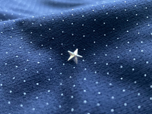 ★ 星 小ぶりピアス K18ゴールドピアス ユニセックスピアス 9枚目の画像