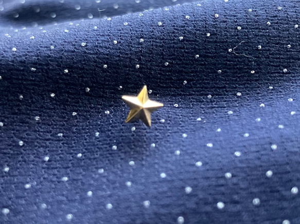 ★ 星 小ぶりピアス K18ゴールドピアス ユニセックスピアス 4枚目の画像