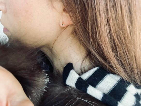 ★ 星 小ぶりピアス K18ゴールドピアス ユニセックスピアス 6枚目の画像
