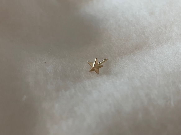 ★ 星 小ぶりピアス K18ゴールドピアス ユニセックスピアス 8枚目の画像
