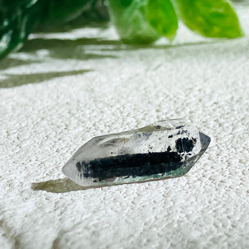 チベット産 グラファイト入り 両錘水晶 ダブルポイント カーボン