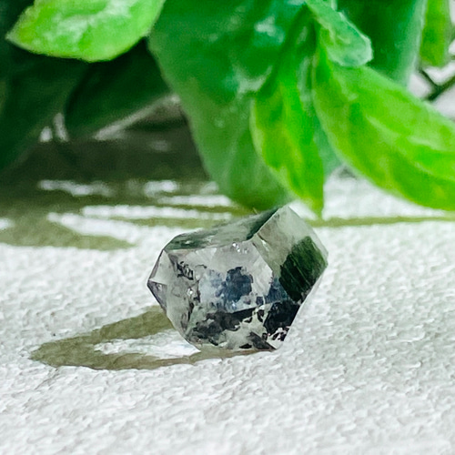 チベット産 グラファイト入り 両錘水晶 ダブルポイント カーボン