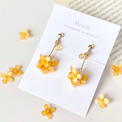 小さな秋の花＊金木犀のフラワーボールイヤリング／ピアス イエロー