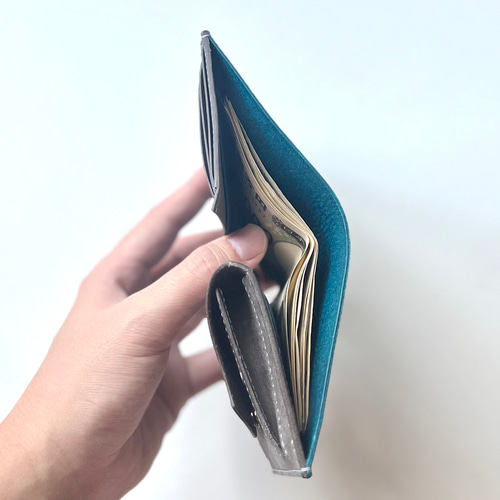 ミドルウォレット【ターコイズ（内装：グレー）】二つ折り財布