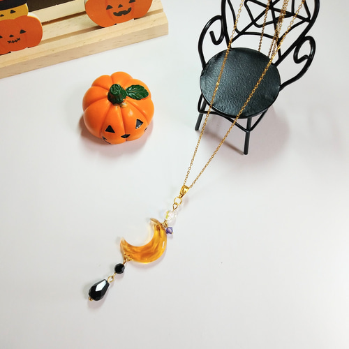 No.3089★ハンドメイド★ゴールドハロウィン♡フラワーレジンネックレス ハロウィン】三日月(カボチャ色)レジンネックレス ネックレス