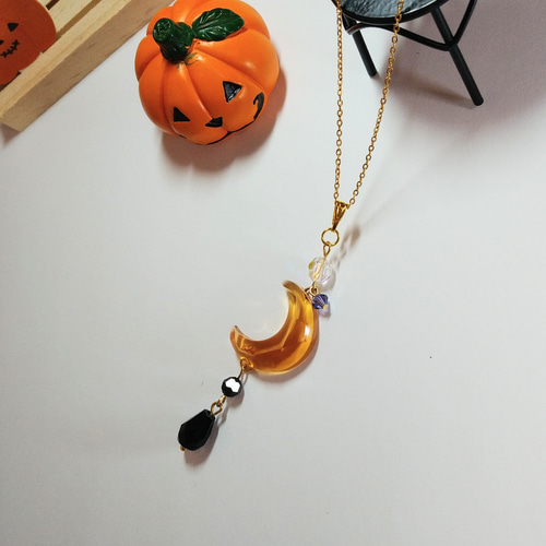 No.3089★ハンドメイド★ゴールドハロウィン♡フラワーレジンネックレス ハロウィン】三日月(カボチャ色)レジンネックレス ネックレス