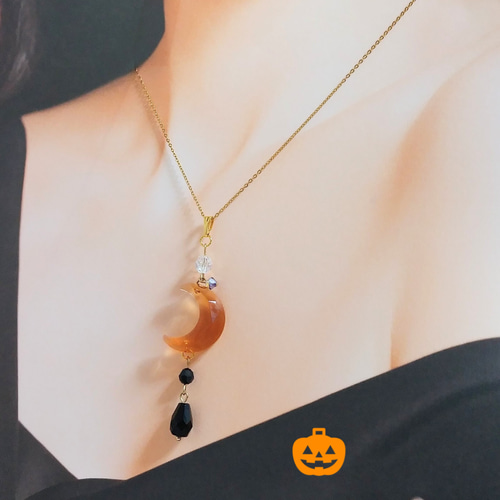 ハロウィン】三日月(カボチャ色)レジンネックレス ネックレス