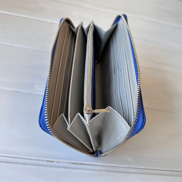【仕切り有りモデル】収納力重視！長財布〈TORON〉Royal blueロイヤルブルー　クロコ型押し 7枚目の画像