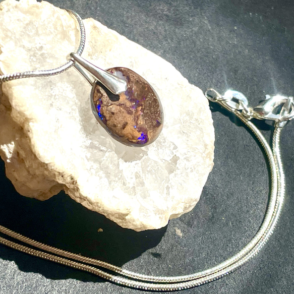 7.28ct ボルダーオパール　シルバーペンダント　シルバーチェーン付き 1枚目の画像