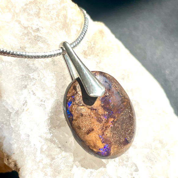 7.28ct ボルダーオパール　シルバーペンダント　シルバーチェーン付き 2枚目の画像